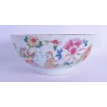 AN 18TH CENTURY CHINESE EXPORT FAMILLE ROSE SCALLOPED BOWL Qianlong, painted with flowers and