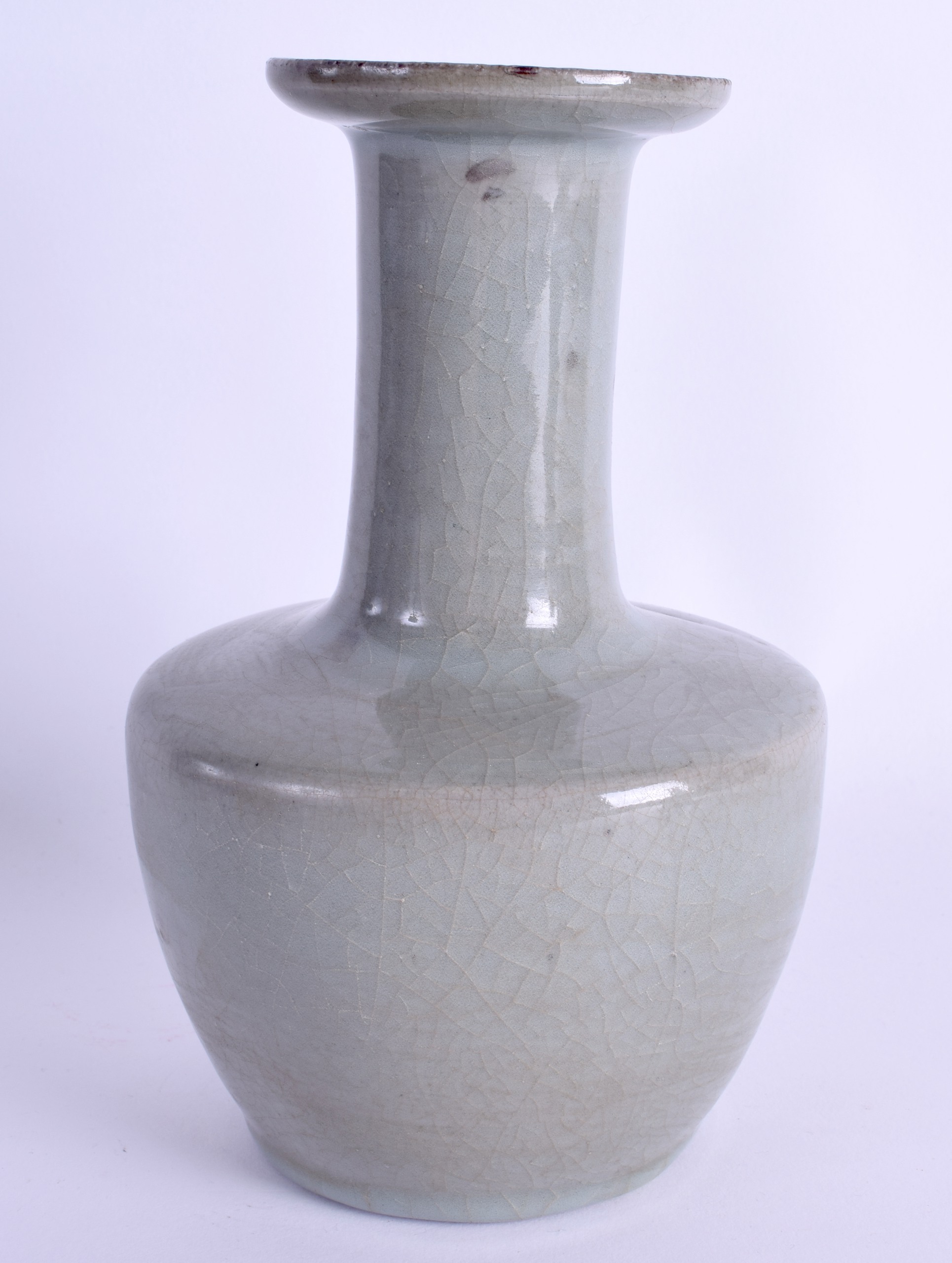 A CHINESE QING DYNASTY GE TYPE STONEWARE VASE Sung style, of mallet form. 19.5 cm high. - Bild 2 aus 3