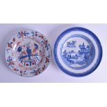 AN EARLY 18TH CENTURY CHINESE EXPORT IMARI PORCELAIN PLATE together with a Qianlong period blue