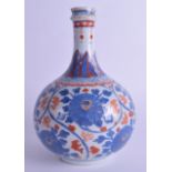 AN EARLY 18TH CENTURY CHINESE BLUE AND WHITE IMARI GUGLET Yongzheng/Qianlong, painted with