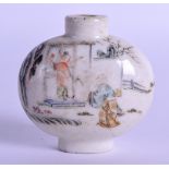AN 18TH/19TH CENTURY CHINESE FAMILLE ROSE PORCELAIN SNUFF BOTTLE Qianlong/Jiaqing, painted with