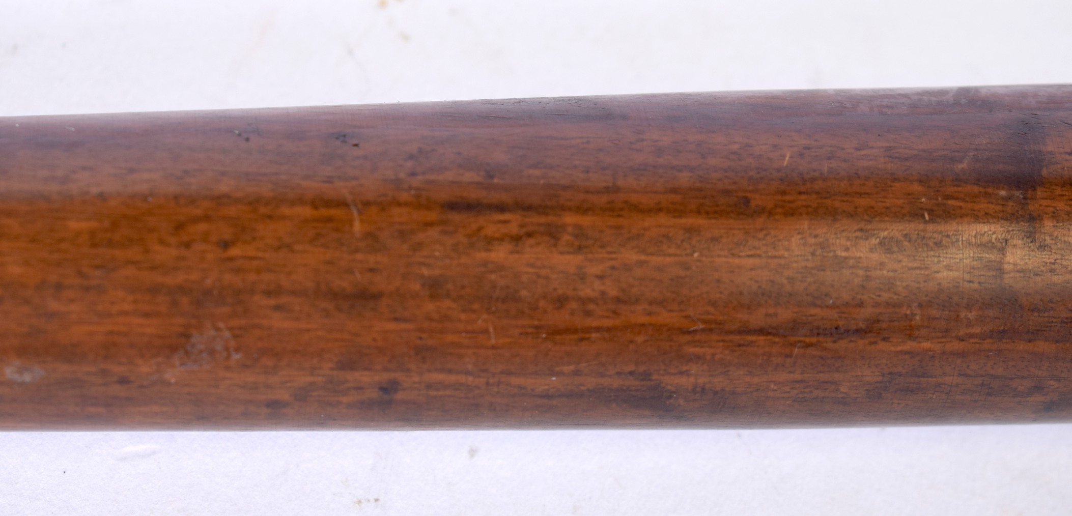 AN ANTIQUE FRUITWOOD TRUNCHEON, with carved rib handle. 39.5 cm long. - Image 2 of 3