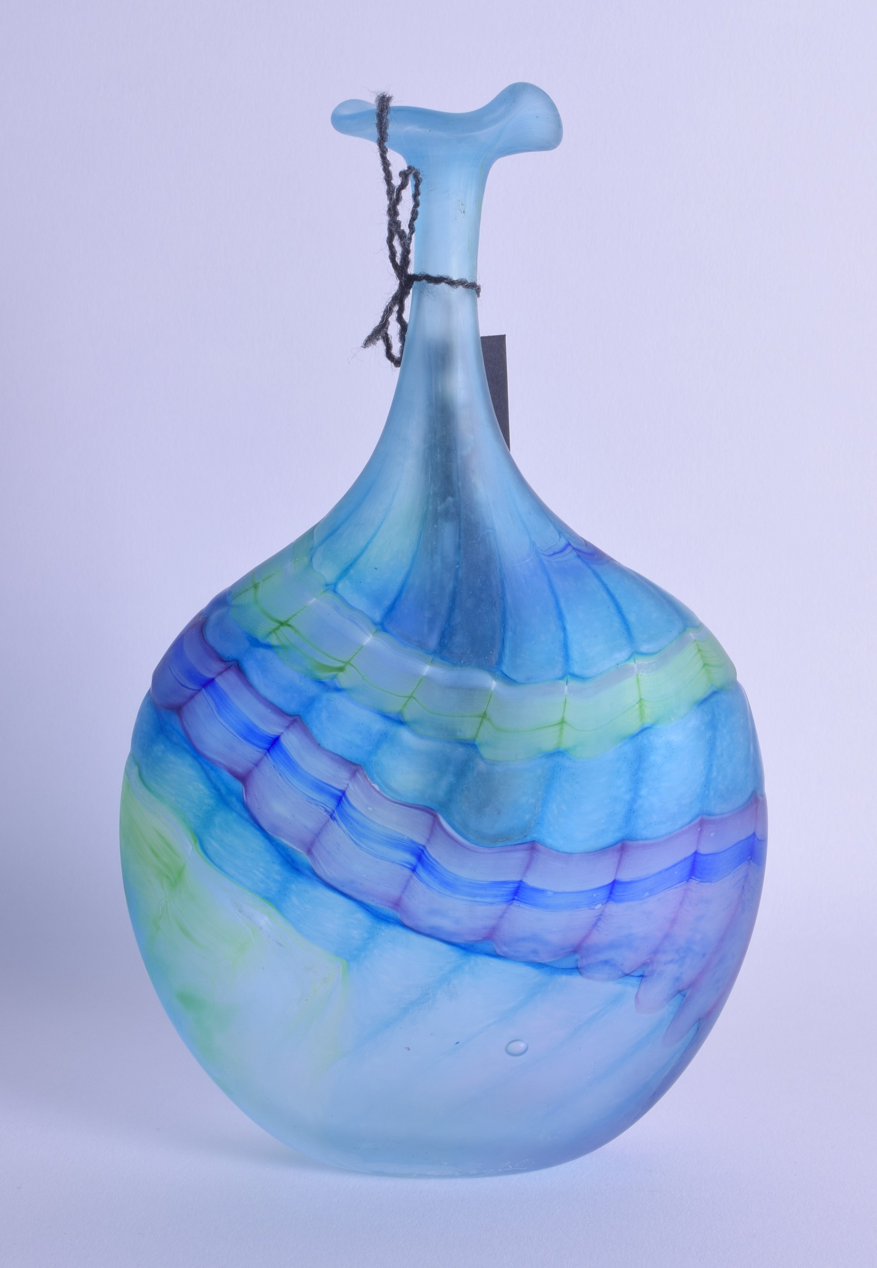 A FREE BLOWN BLUE GLASS VASE by Peter Layton. 19.5 cm high.
