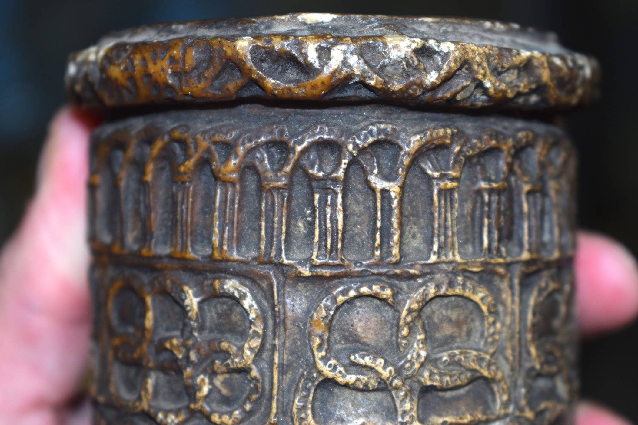 AN 18TH CENTURY CONTINENTAL WAX MORTAR decorated with Celtic motifs and vines. 9.5 cm x 8 cm. - Image 7 of 7