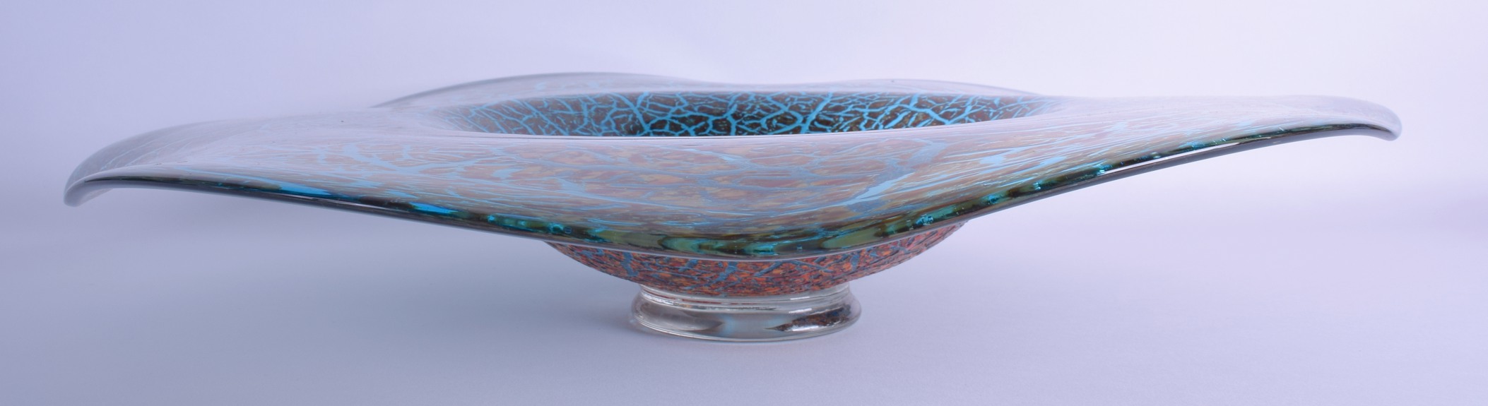 A LARGE STLYISH ART GLASS TABLE CENTREPIECE of spirally fluted form. 49 cm wide. - Image 2 of 3