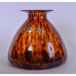 A STYLISH ITALIAN MAESTRI VETRAI MURANO GLASS TORTOISESHELL PATTERN VASE, of squat form. 24 cm