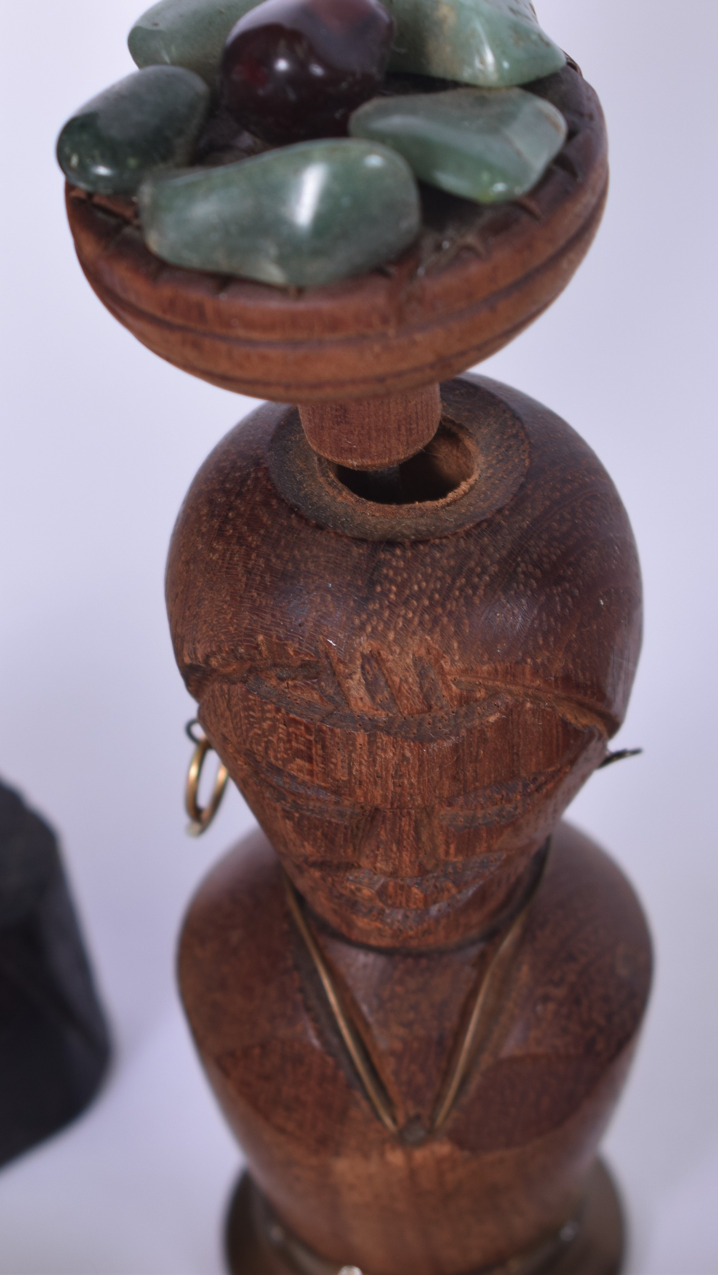 AN AFRICAN HARDWOOD FIGURE, together with a quantity of badges, part drawing set etc. - Image 4 of 5