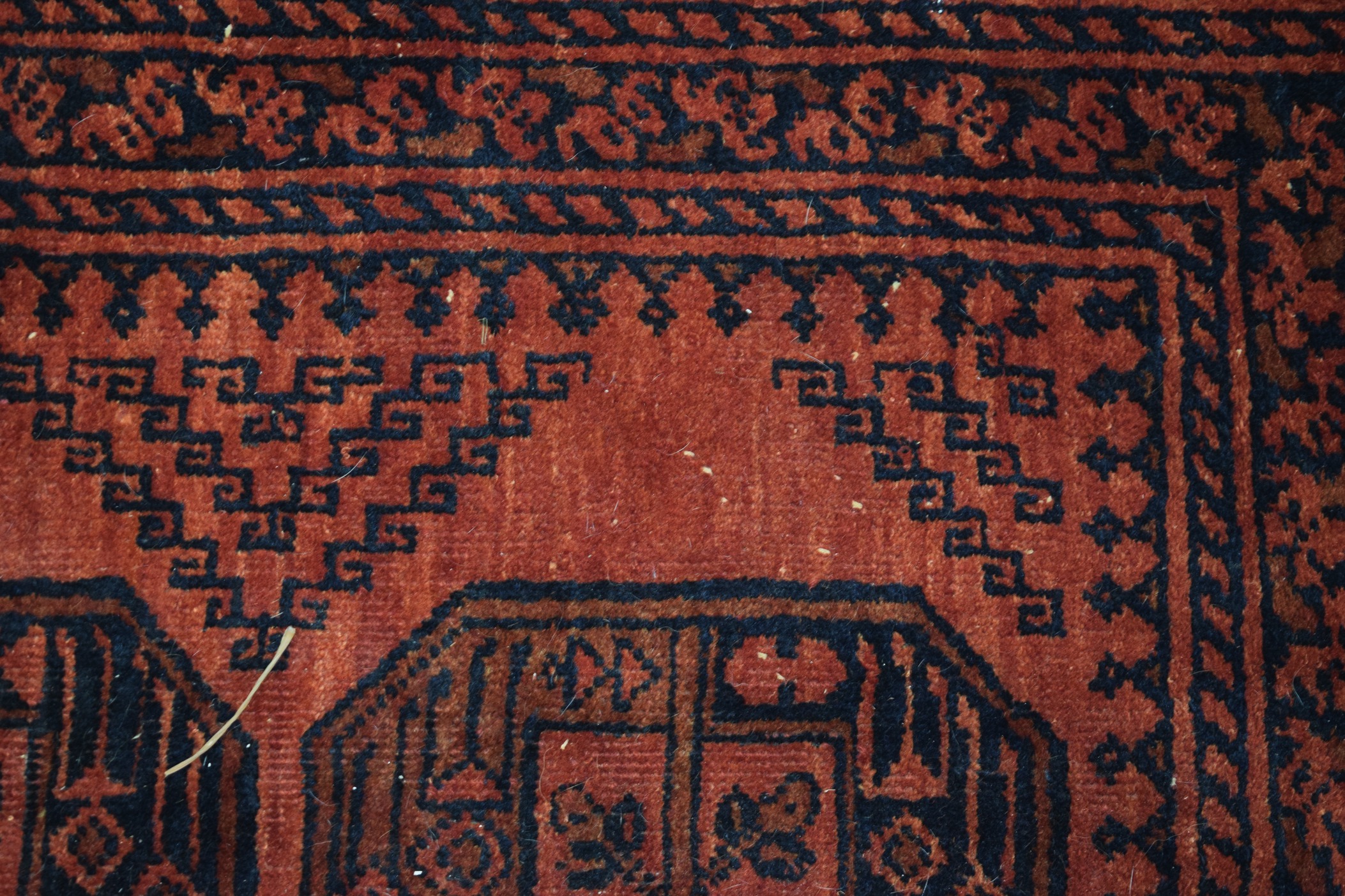 A LARGE EARLY 20TH CENTURY BURNT ORANGE GROUND AFGHAN ESARI TURKMEN RUG, decorated with motifs. - Image 2 of 5