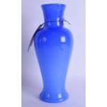 A STYLISH 1950S ITALIAN PAOLO VENINI OPALINE GLASS VASE modelled in the Chinese style. 28.5 cm