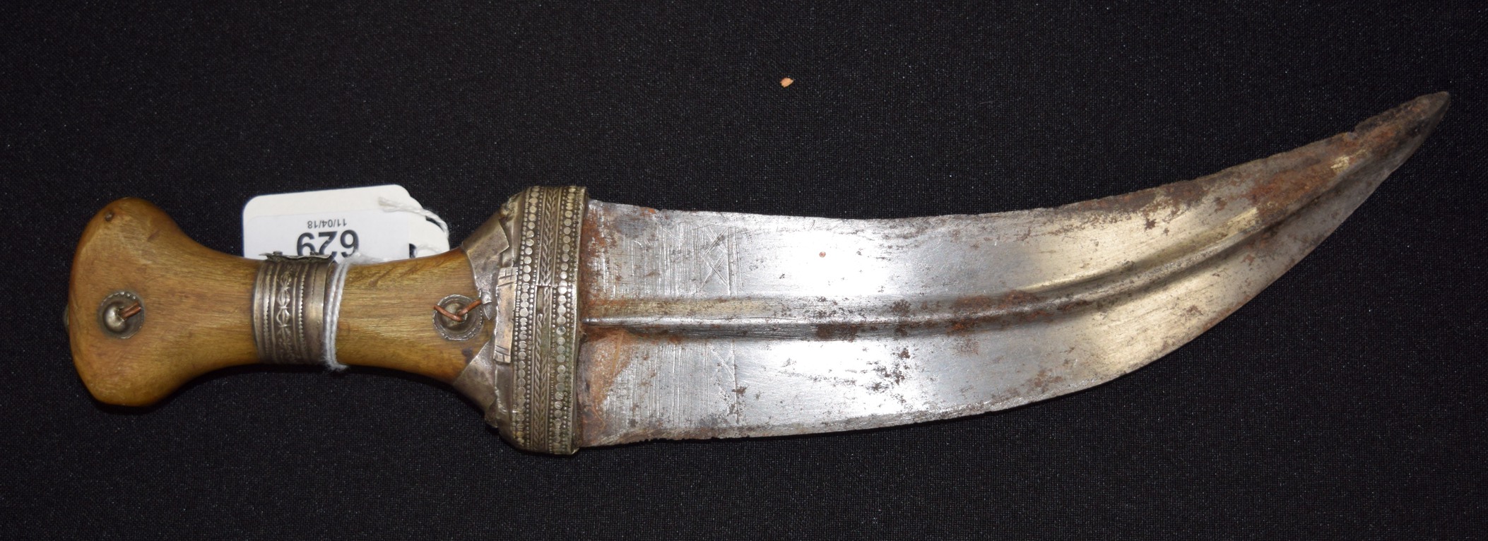 A 19TH CENTURY CARVED RHINOCEROS HORN HANDLED JAMBIYA DAGGER C1880 with white metal mounts. 30 cm