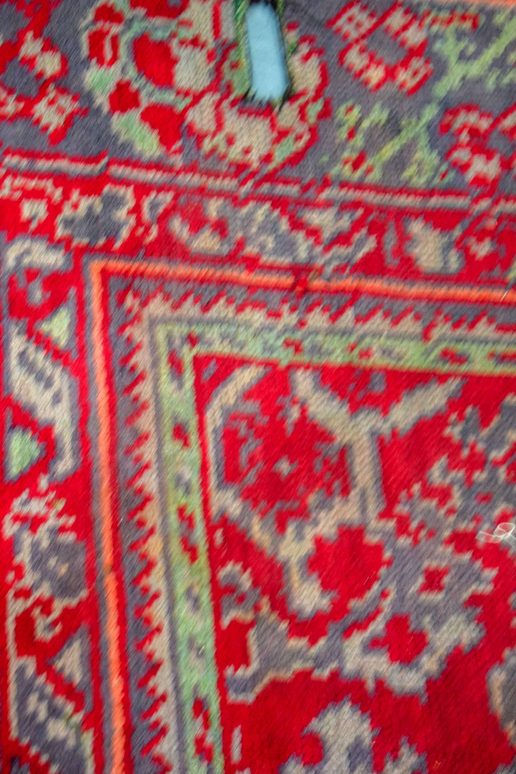 A HUGE RED GROUND PERSIAN RUG, decorated with foliage. 427 cm x 278 cm. - Image 3 of 5