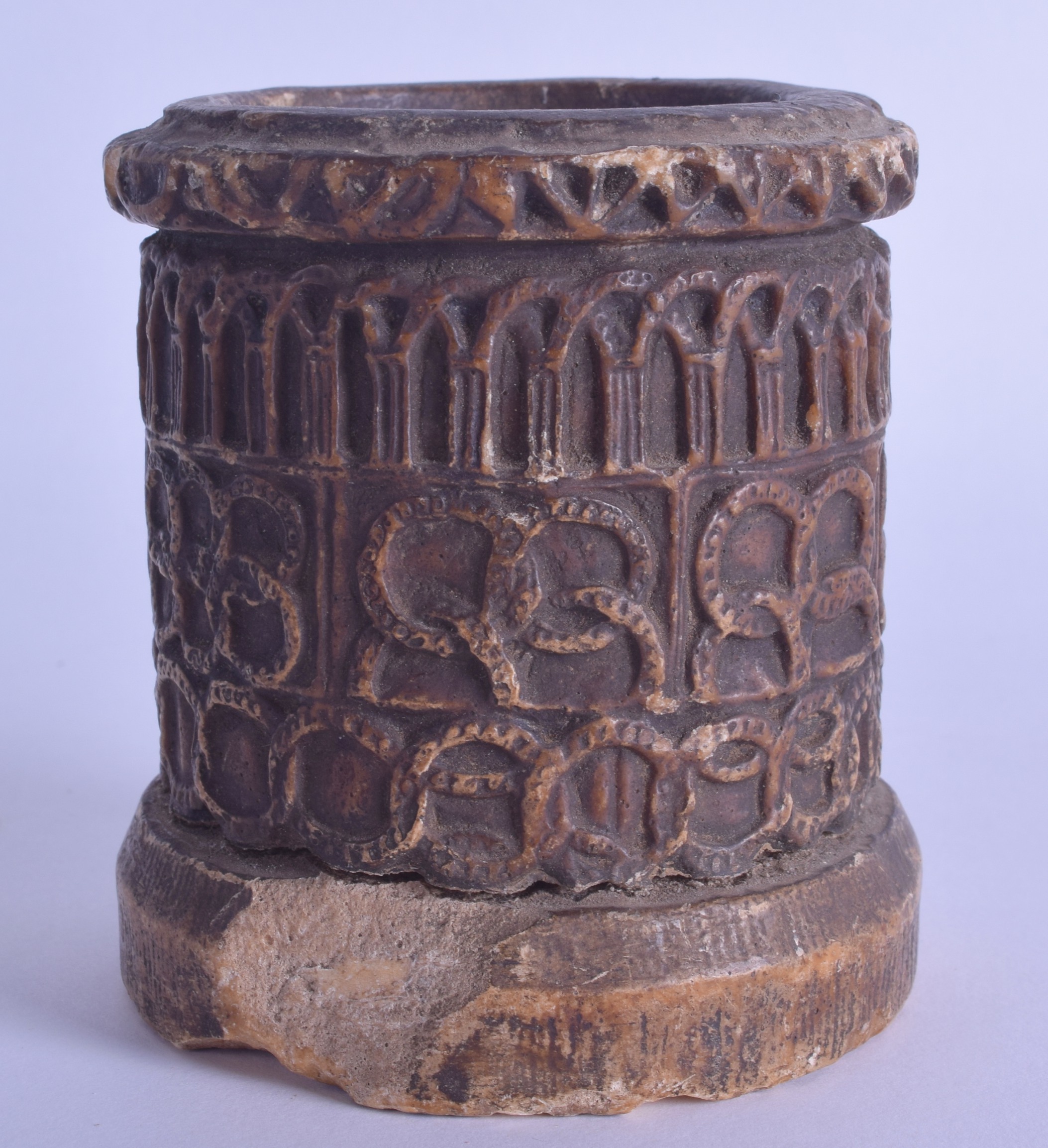 AN 18TH CENTURY CONTINENTAL WAX MORTAR decorated with Celtic motifs and vines. 9.5 cm x 8 cm. - Image 2 of 7