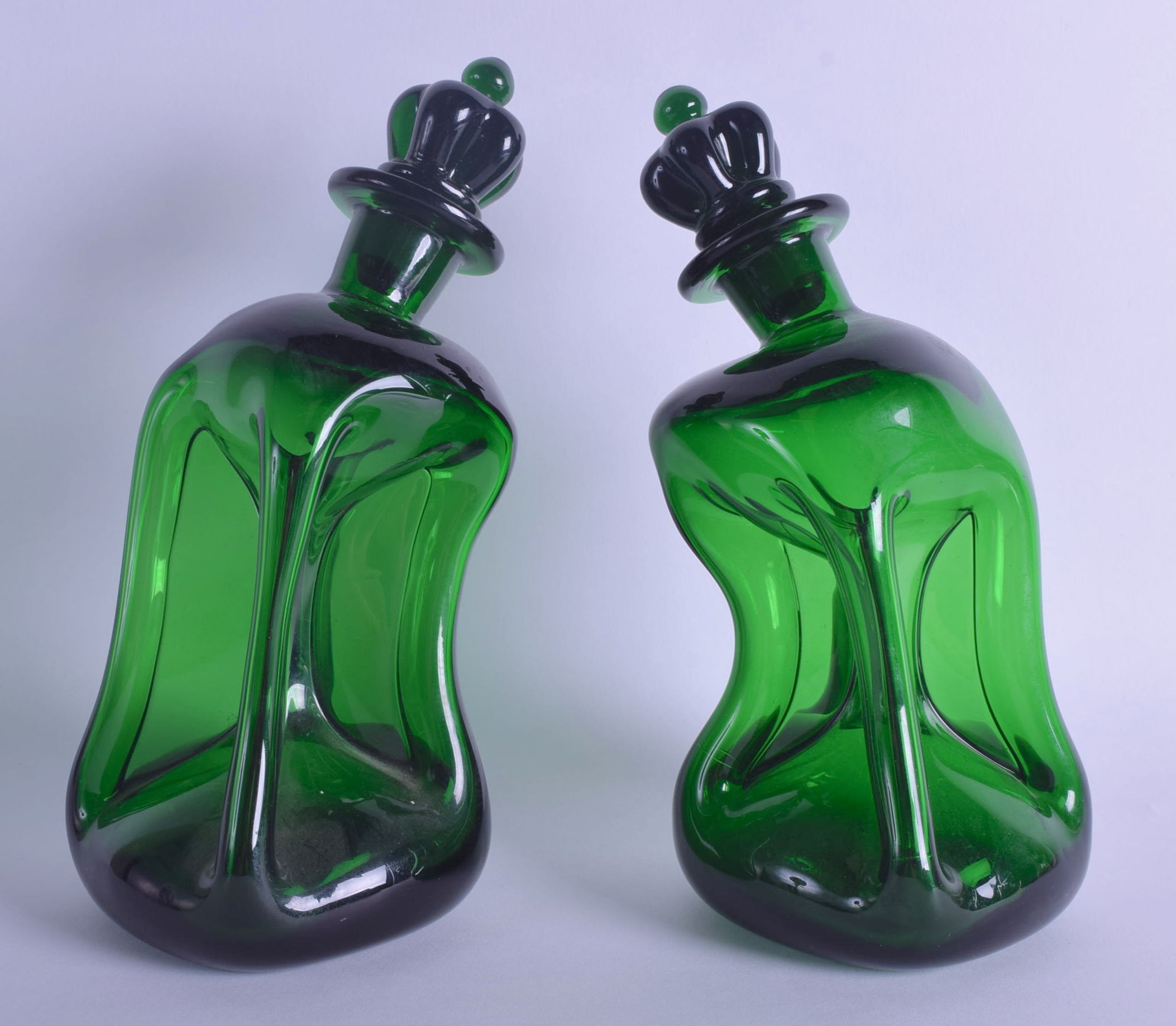 A PAIR OF DANISH HOLMEGAARD GLUK GLUK decanters of unusual curving form. 23 cm high.