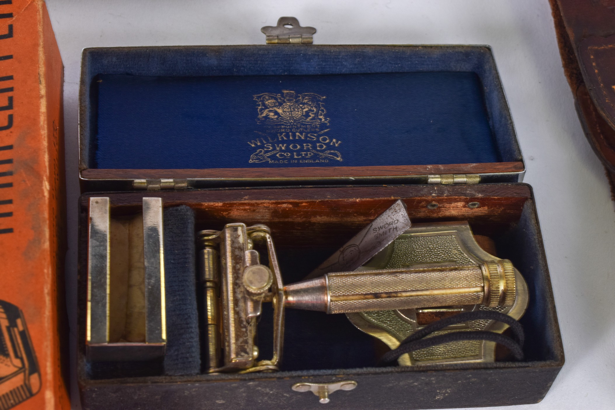 A SMALL GROUP OF VINTAGE SHAVING ITEMS, including "The Chard Hair Clipper". (5) - Image 2 of 5