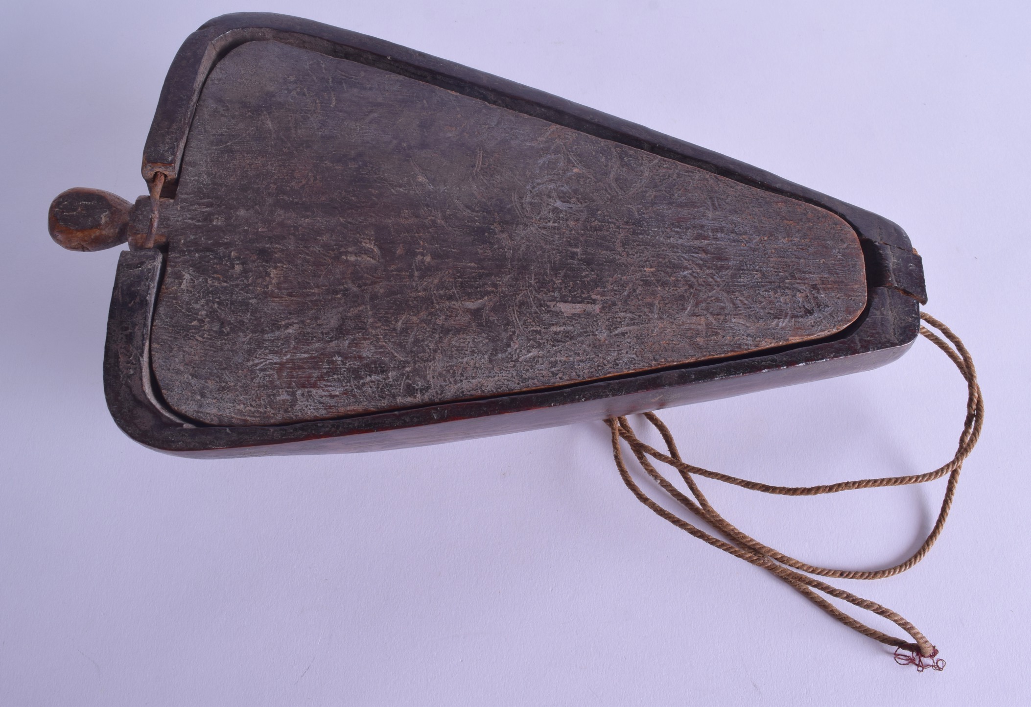 A VERY UNUSUAL 19TH CENTURY AFRICAN TRIBAL 'CROCODILE TOOTH' FOOD BOX possibly Juba, the cover - Image 2 of 3