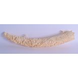 A LARGE 19TH CENTURY EUROPEAN DIEPPE CARVED IVORY HUNTING HORN decorated all over with figures,