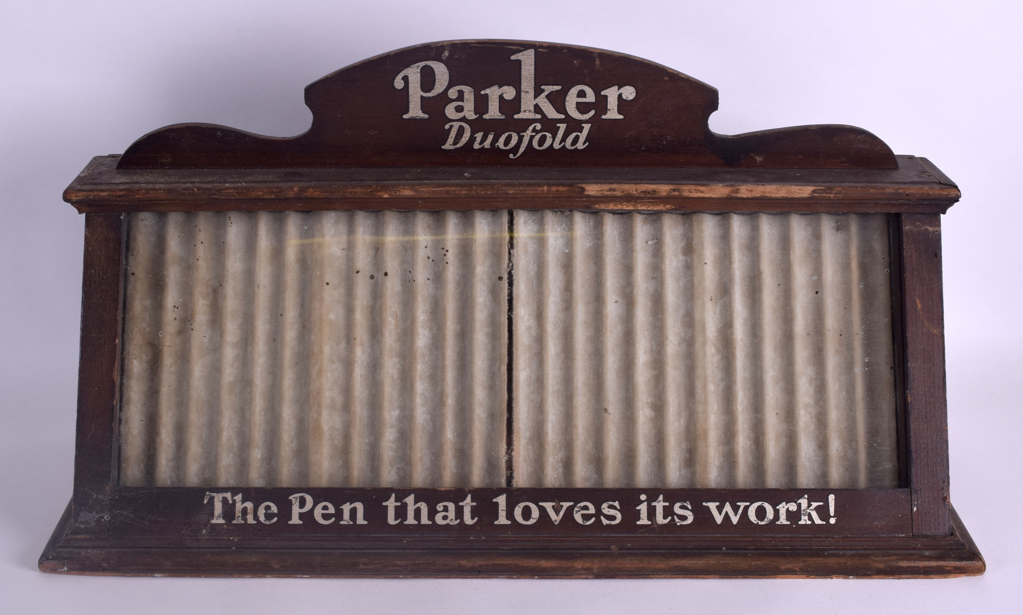 A VINTAGE PARKER DUOFOLD COUNTER TOP PEN DISPLAY CABINET with original silver painted advertising.