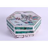 AN UNUSUAL 17TH/18TH CENTURY CHINESE FAMILLE VERTE BOX AND COVER Kangxi, painted with boat and