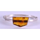 A SILVER AND AMBER LADIES BANGLE.