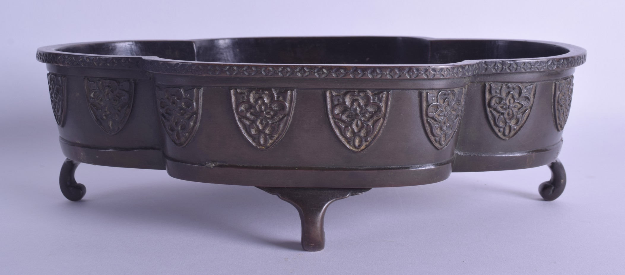 A 19TH CENTURY JAPANESE MEIJI PERIOD BRONZE LOBED CENSER decorated with floral vines. 29 cm x 19.5 - Image 2 of 3