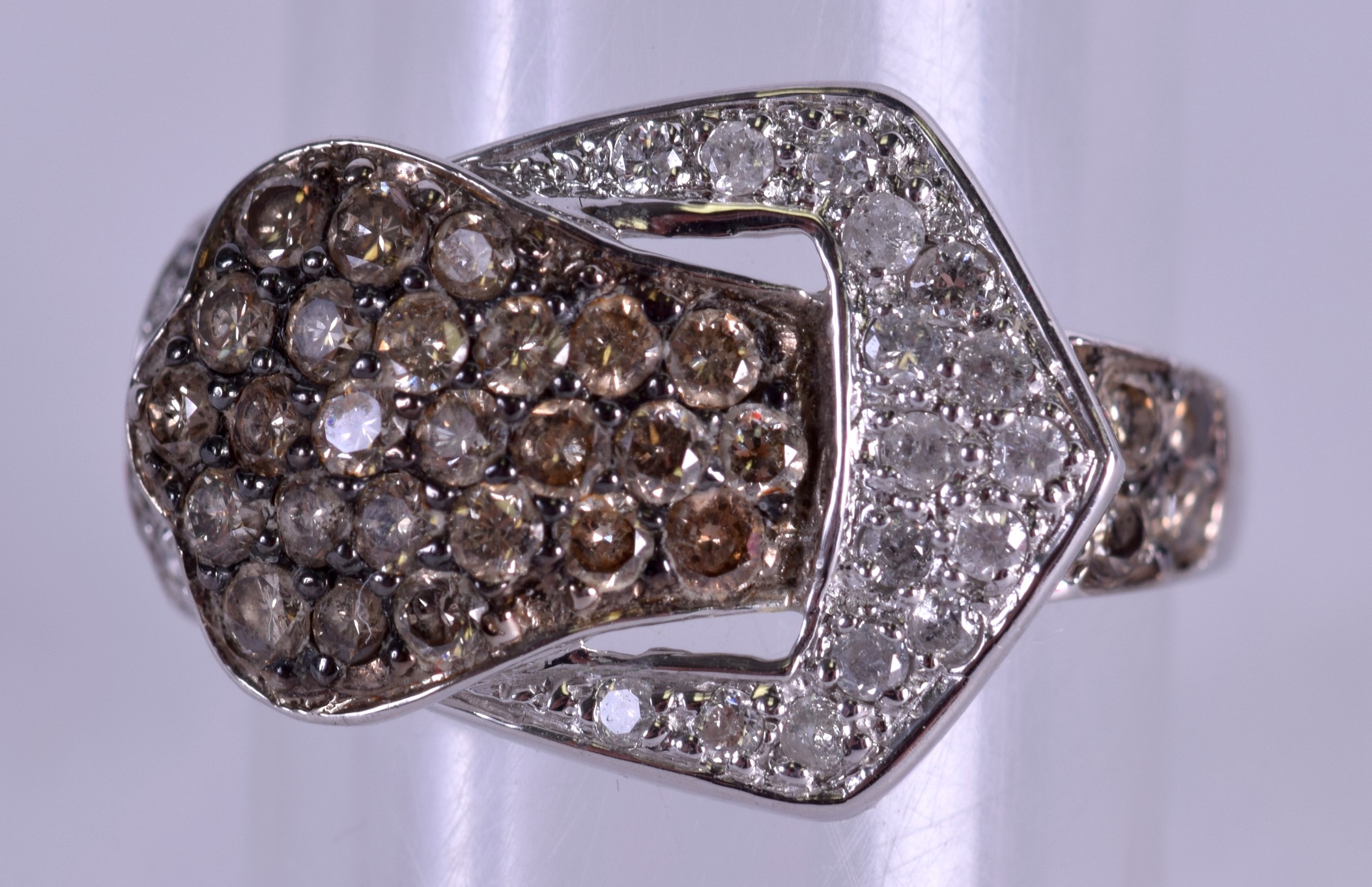 A WHITE GOLD TWO TONE DIAMOND BUCKLE RING. Size M.