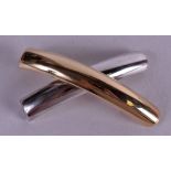 A 9 CT TWO TONE GOLD BROOCH. 3 grams. 3.75 cm wide.