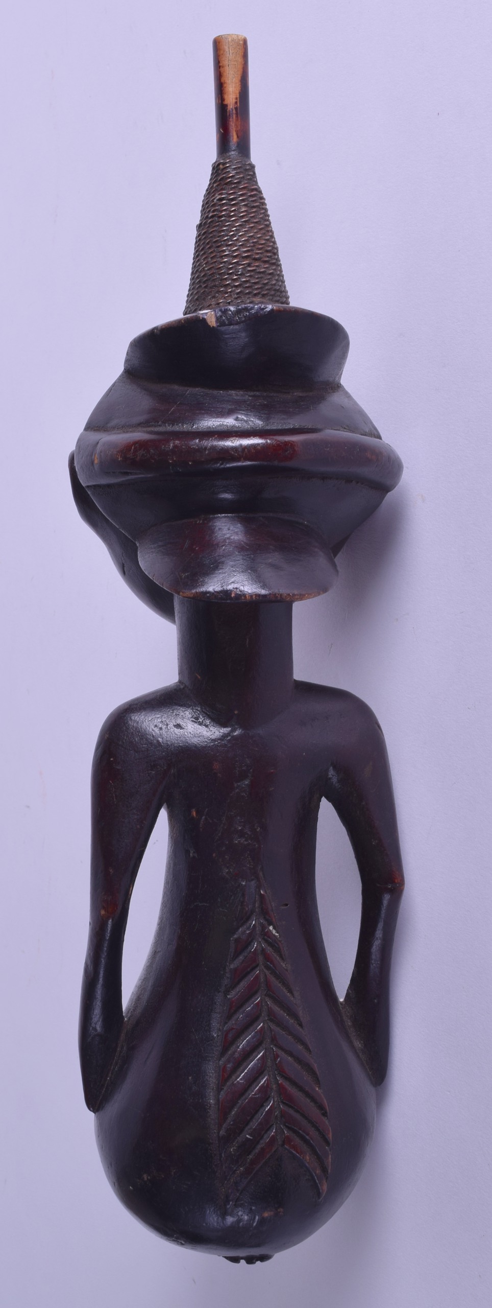 A GOOD EARLY 20TH CENTURY AFRICAN CARVED WOOD TRIBAL FERTILITY PIPE modelled as a female with a - Bild 3 aus 3