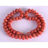 A 19TH CENTURY CHINESE CARVED RED CORAL AND GOLD NECKLACE. 66 grams. 46 cm long.