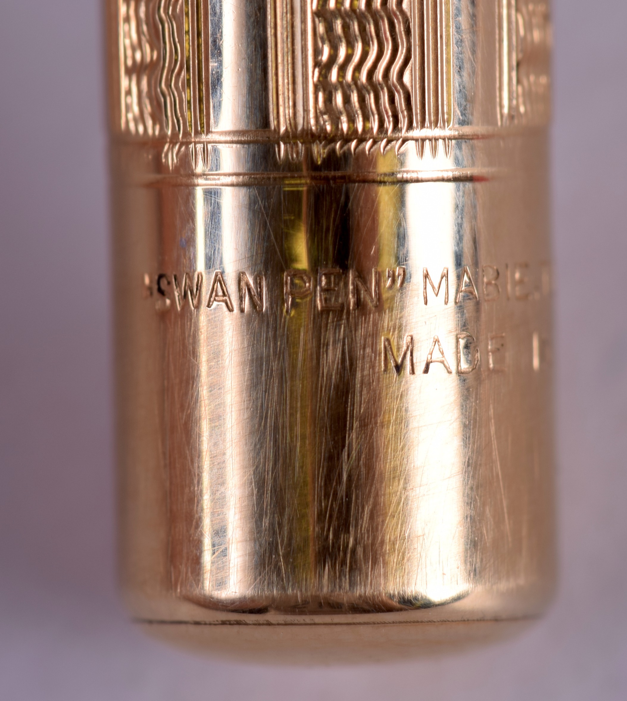 A CASED YELLOW METAL MABIE, TODD & CO SWAN SELF FILLING PEN. 21 grams. - Bild 3 aus 5