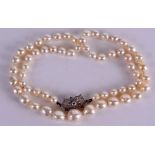 A LOVELY 1930S 18CT GOLD AND PEARL GRADUATED NECKLACE. 46 cm long.