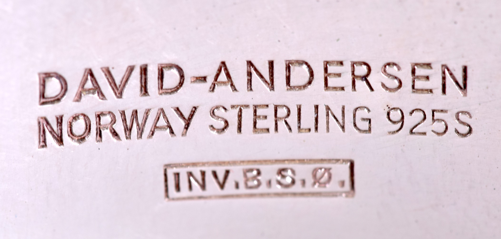 A STYLISH NORWEGIAN SILVER BANGLE by David Andersen. 7 cm wide. - Bild 3 aus 3