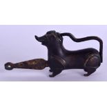 AN UNUSUAL SOUTH EAST ASIAN BRONZE ANIMAL LOCK with key. Lock 9 cm wide.