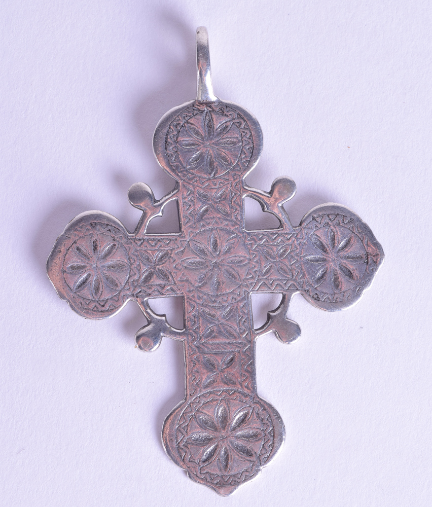 A 17TH/18TH CENTURY GREEK ORTHODOX SILVER AND ENAMEL CRUCIFIX PENDANT decorated with scripture and - Image 2 of 2