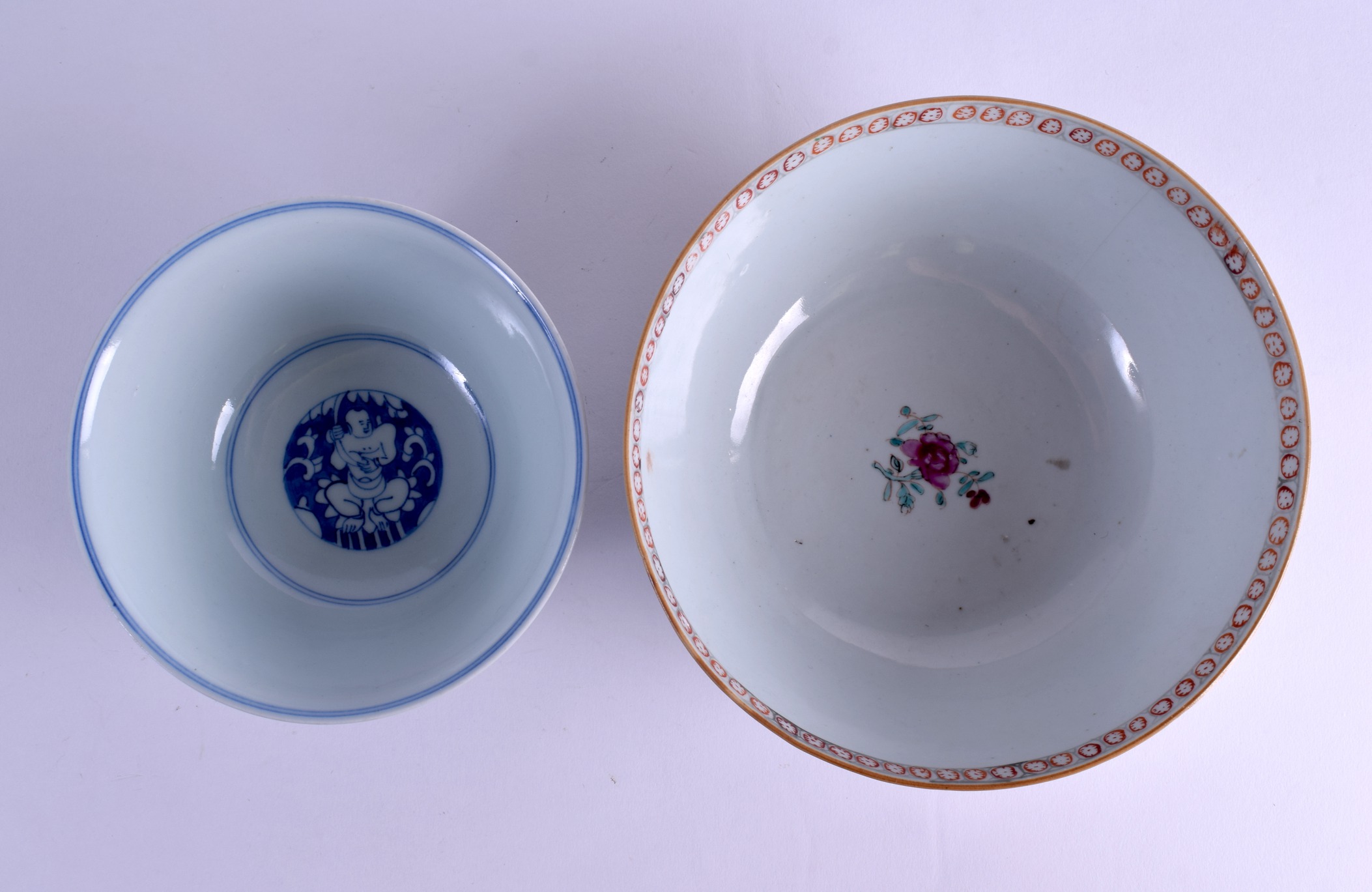 AN 18TH CENTURY CHINESE EXPORT FAMILLE ROSE PORCELAIN BOWL Qianlong, together with a blue and - Image 3 of 4