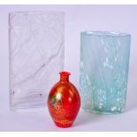 AN ISLE OF WIGHT GLASS VASE, together with a crackled vase and another. Largest 16.5 cm.