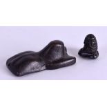 AN EARLY 20TH CENTURY BRONZE PENDANT together with an engraved bronze buddha. 1.5 cm & 4.25 cm high.