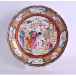 AN 18TH CENTURY CHINESE EXPORT FAMILLE ROSE MANDARIN SCOLLOPED DISH Qianlong, painted with figures