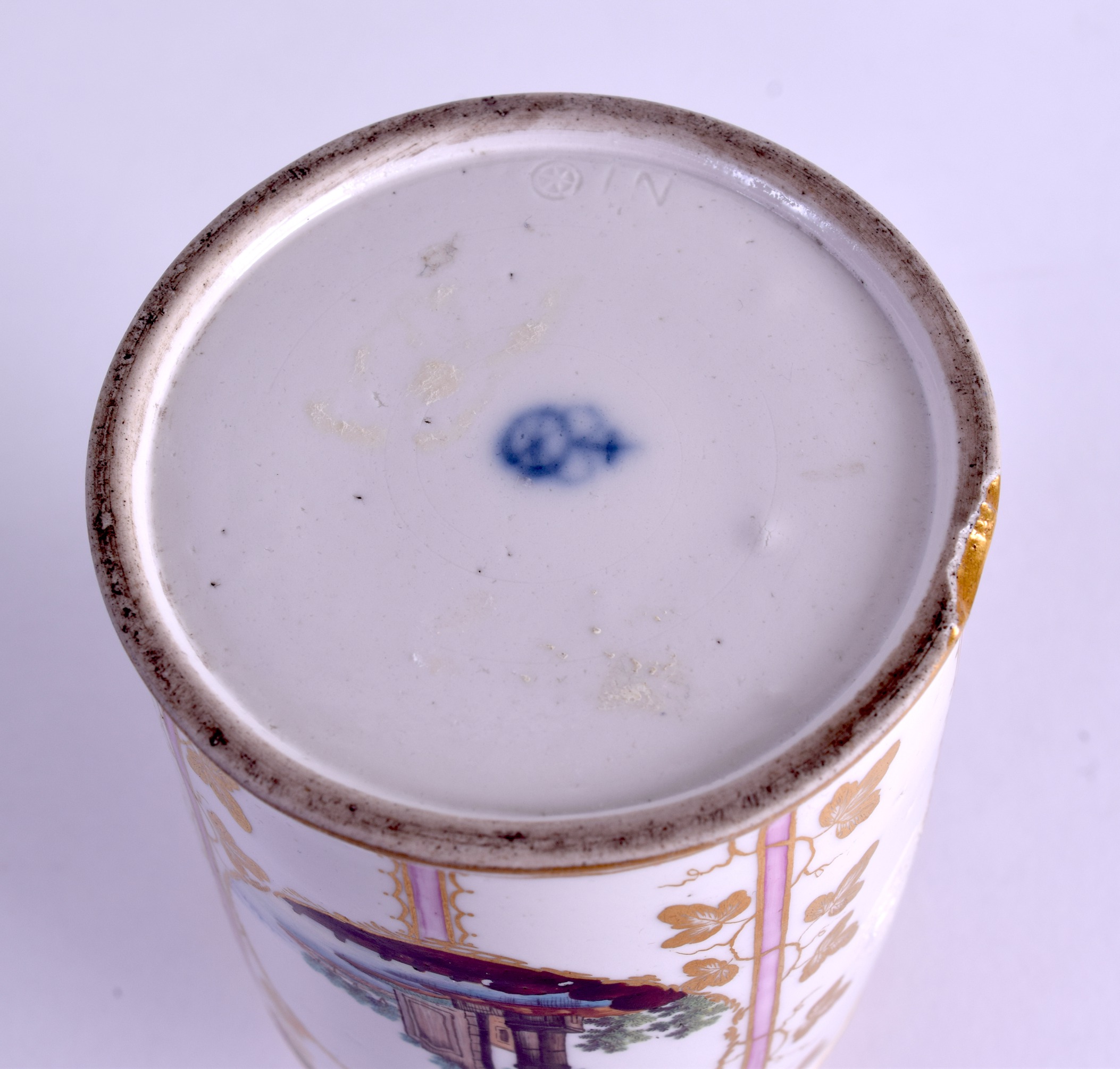 AN 18TH CENTURY GERMAN PORCELAIN TEA CANISTER with silver cover, painted with towns in the Meissen - Image 4 of 4