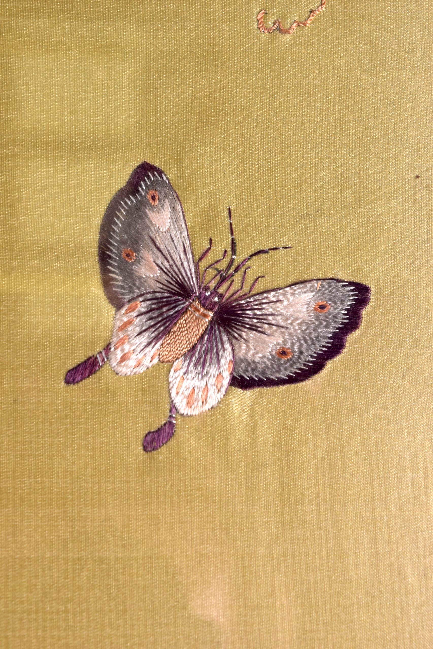 A 19TH CENTURY CHINESE SILKWORK EMBROIDERED PANEL Late Qing, depicting insects and fowl amongst - Image 3 of 5