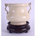 AN 18TH/19TH CENTURY CHINESE BLANC DE CHINE TWIN HANDLED VESSEL with scrolling loop handles. 11 cm x
