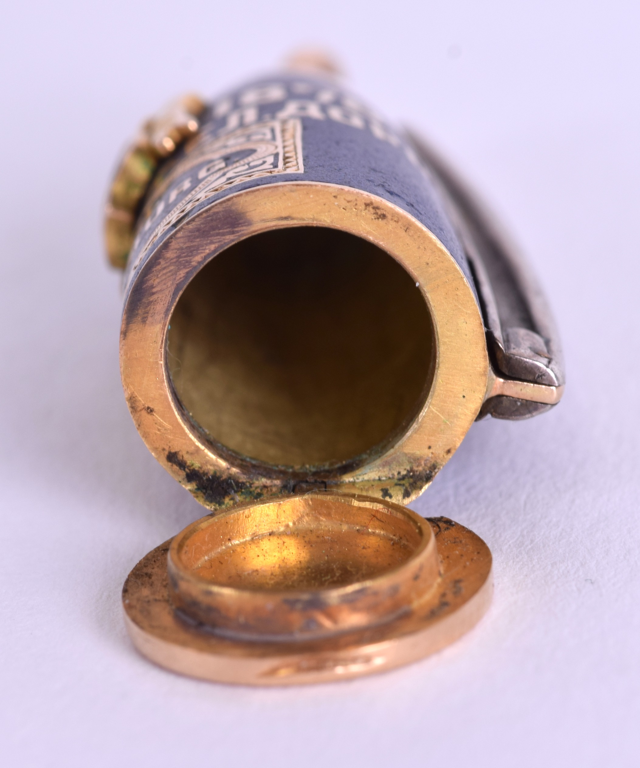 A RARE 14CT GOLD IMPERIAL RUSSIAN RAILWAY VESTA CASE SEAL PENDANT of bullet form with raised - Image 5 of 5