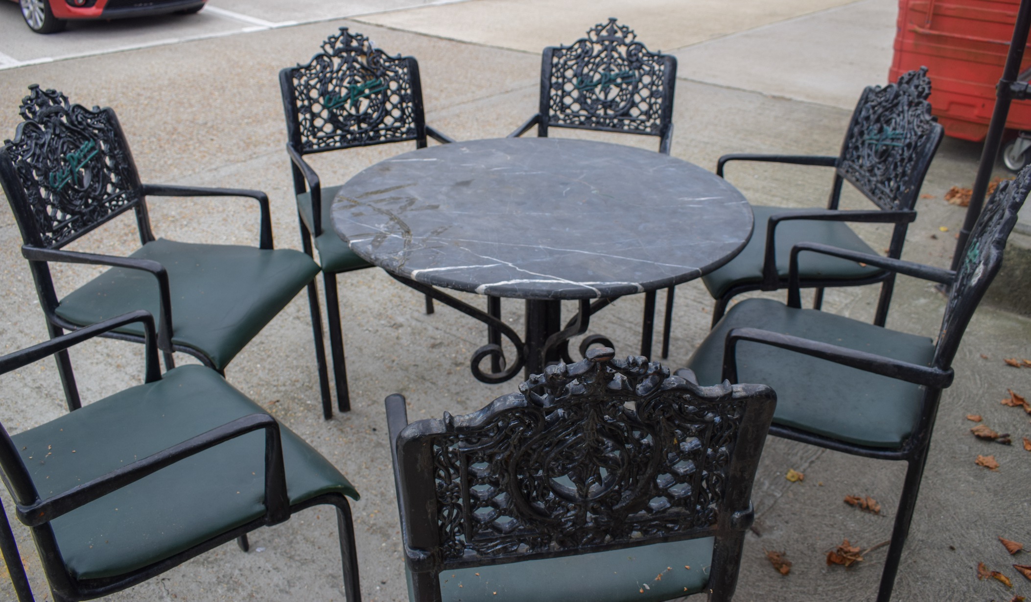 GOOD WROUGHT IRON TABLE WITH MARBLE TOP, together with seven iron chairs, the backsplats with bold - Image 2 of 5