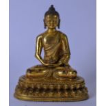 A GOOD CHINESE GILT BRONZE BUDDHA OR STATUE, in the form of Shakyamuni seated upon a beaded double