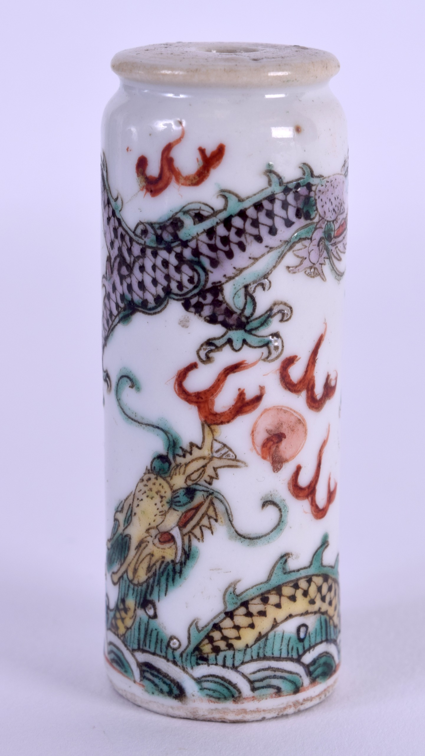 A LATE 19TH CENTURY CHINESE FAMILLE VERTE SNUFF BOTTLE Kangxi style, painted with dragons amongst