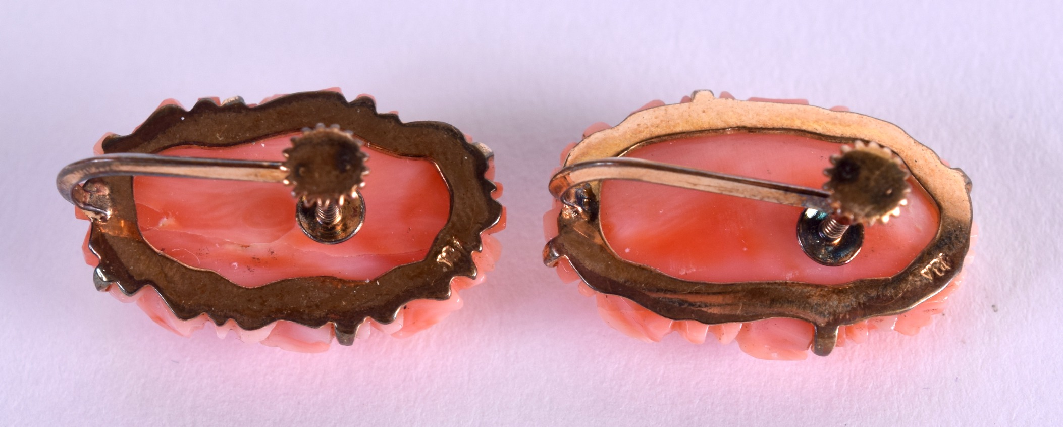 A PAIR OF 18CT GOLD AND CORAL EARRINGS. - Image 2 of 4