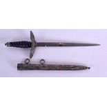 A 1940S HUNGARIAN AIR FORCE OFFICERS DAGGER formed with an outstretched bird, the blade etched and