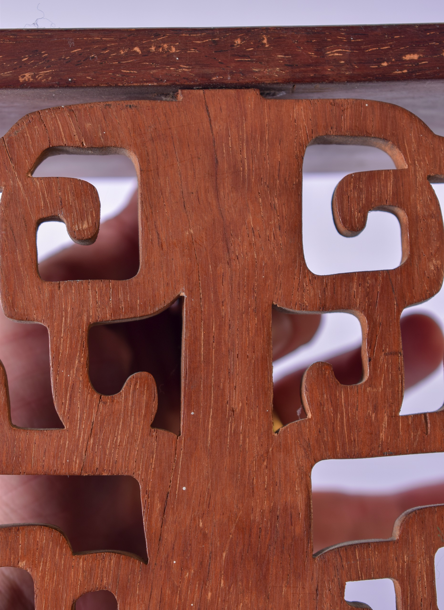 AN EARLY 20TH CENTURY CHINESE CARVED HARDWOOD DISPLAY SHELF OR BRACKET, formed with Greek key type - Image 4 of 4