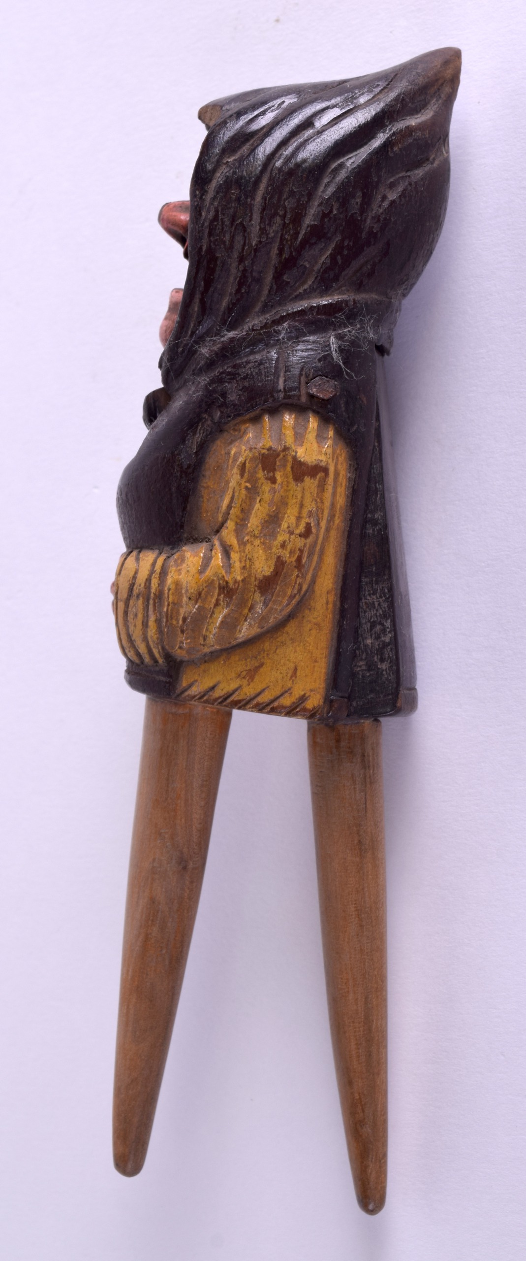 A RARE PAIR OF LATE 19TH CENTURY BAVARIAN PAINTED NUT CRACKERS in the form of a gnome with large - Bild 4 aus 4