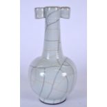 A 20TH CENTURY CHINESE TWIN HANDLED GE TYPE PORCELAIN VASE, with tapering neck. 22.5 cm high.