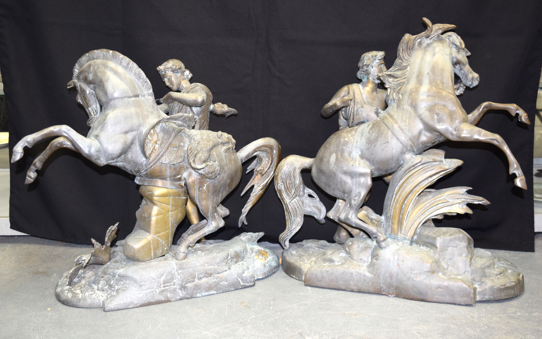 A VERY LARGE PAIR OF EARLY 20TH CENTURY FRENCH BRONZE MARLEY HORSES modelled with attendants upon - Image 3 of 4